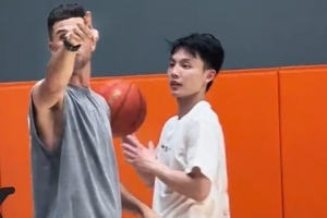 在美特训！徐杰&刘金雨模拟实战接球投篮训练 移动接球、快速出手-wl