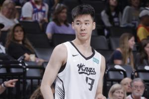 球都不给摸一下！郭昊文逛街6分钟无数据进账 正负值-15-mu