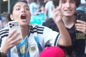 火爆观众与网红Speed冲突，强烈谴责一切形式种族主义VSFIFA官方：针全场录像_火爆观众与网红Speed冲突，强烈谴责一切形式种族主义VSFIFA官方：针全场录像在线观看_免费看直播