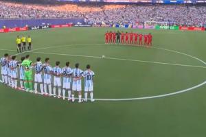 火爆阿根廷VS瑞士开球前，两队为离世的南非国脚亚当斯默哀比赛回放_火爆阿根廷VS瑞士开球前，两队为离世的南非国脚亚当斯默哀比赛回放在线观看_免费看直播
