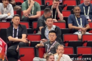 火爆李楠与张云松现身NBA夏季联赛挑选外援 休赛期引援VS北京至关重要首发阵容_火爆李楠与张云松现身NBA夏季联赛挑选外援 休赛期引援VS北京至关重要首发阵容在线观看_免费看直播