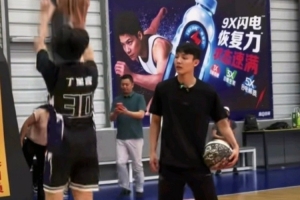 重磅学员手把手教学对决徐杰现身广州番禺 在自己创办的暑期训练营赛事前瞻_重磅学员手把手教学对决徐杰现身广州番禺 在自己创办的暑期训练营赛事前瞻在线观看_免费看直播